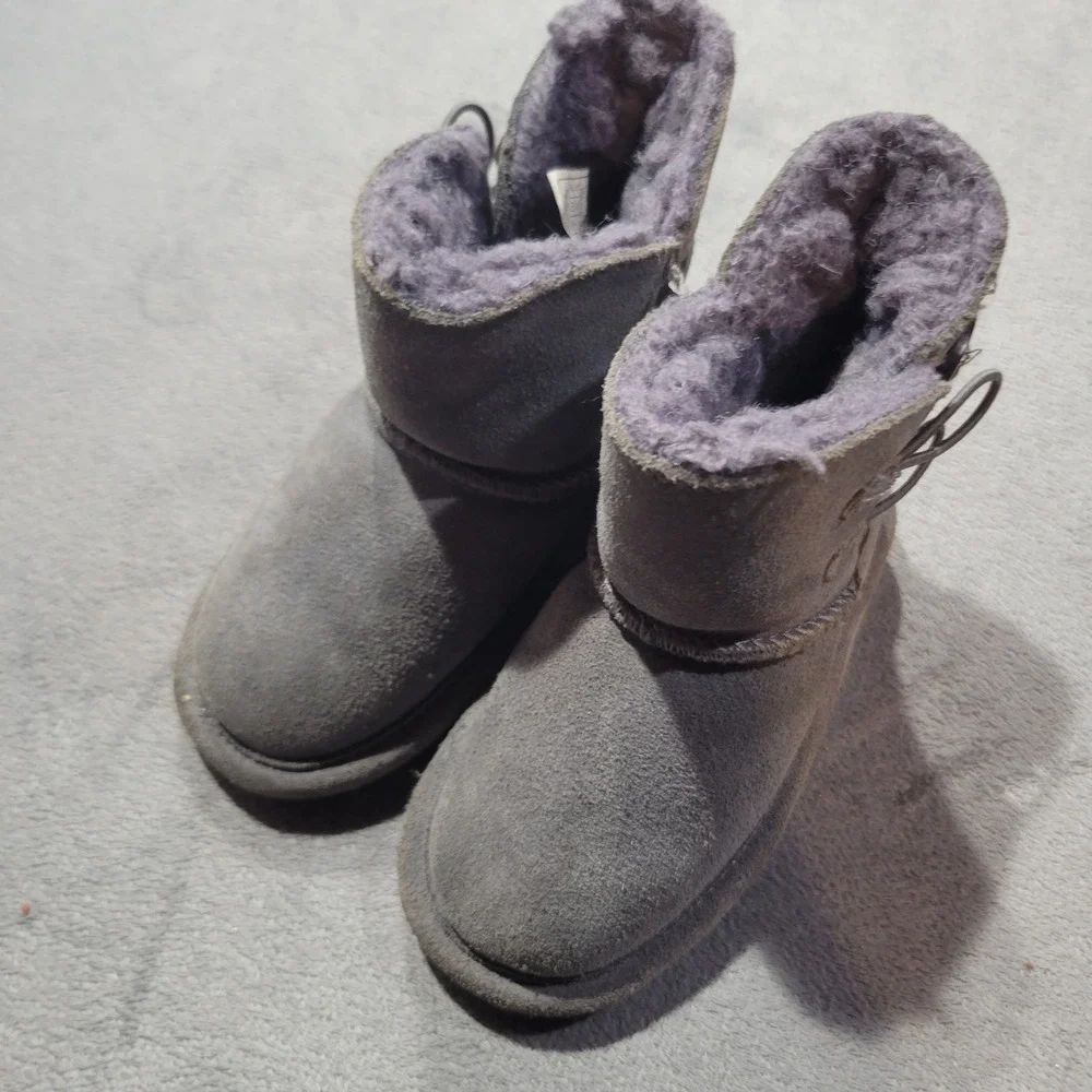 Bearpaw Abigail Boots Toddler‎ Size 8 Gray Suede Sheepskin Winter Toggle Shoes